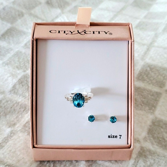 City by City Sz 7 Crystal 💍 Ring Set - Picture 3 of 8